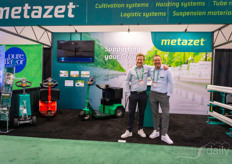 Remco Meewisse en Dennis van Gaalen, Metazet, toonden de Second Skin op de beurs: https://www.hortidaily.com/article/9665145/solution-for-gutter-hygiene-introduced-at-cgc-2024/  