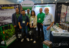 Alfredo Baca, Carl Mendonica, Dave Wilding krijgen bezoek van Bishal Pandey en Parneet Kaur, Truly Green Farms 