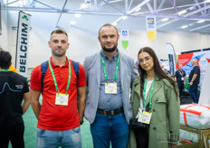 Het team van FPHU Maryniaczyk / MyHooks doet een rondje en kijkt of de beurs de moeite voor ze is. In de foto Mateusz Maryniaczyk, Karol Korzeniewski, en Aleksandra Niewiadomska