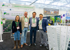 Junyi Xu, Peter Lexmond, Ryan Bento en Jonathan Wong Hinch, Meteor Systems, toonden op de beurs de nieuwe MS-150: https://www.hortidaily.com/article/9666554/nl-meteor-systems-introduces-new-ms-150/  