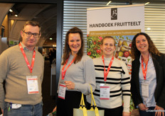 Eric Jansen (Wilderhof), Manon Krijen en Iris Veeke (Miss Berry) en Andrea van der Hoven (AGF)